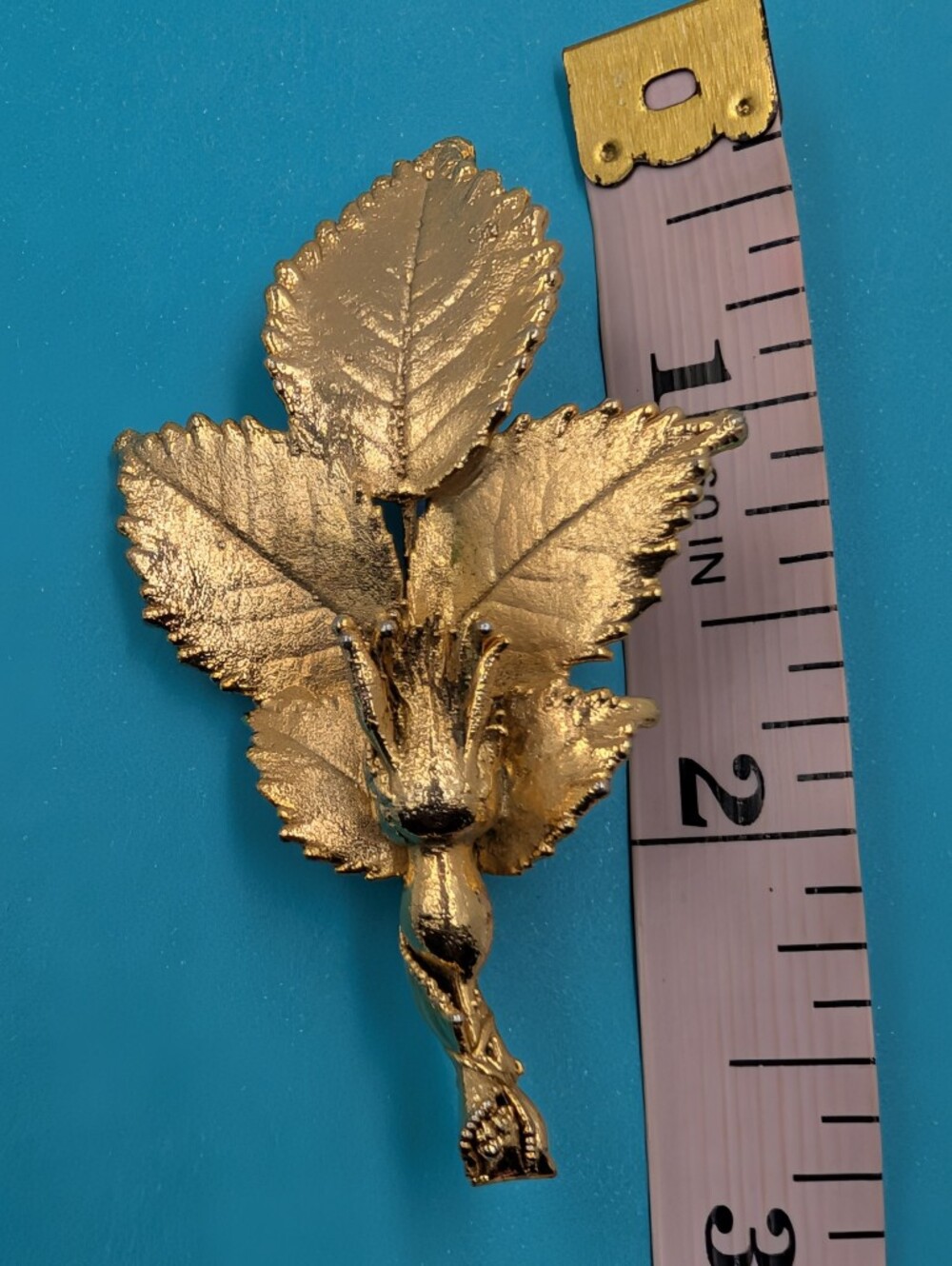 Vintage Gold Tone Leaf & Flower Bud Brooch Pin C49 - Picture 3 of 6